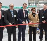 Invigning av Hansgrohes nya platsteknikcenter i Offenbach. Från vänster Volker Schebesta, ledamot i delstadsparlamentet, Frans Semling och Frank Schnatz från Hansgrohe, Offenburgs borgmästare Edith Schreiner och kommunfullmäktiges ordförande i Elgersweier, Daniel Geiler. Foto: Hansgrohe 