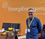 Jonas Weissglas, marknadschef på Energiengagemang, i bolagets monter på Nordbygg 2022. Foto: Agnes Karnatz