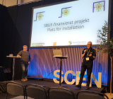 Pär Bönnestig (tv), vd Isoleringsfirmornas förening, och Hans Söderström, vvs-expert på Installatörsföretagen, under VVS-Mässan Stockholm 2025. Foto: Agnes Karnatz