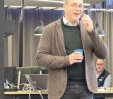 Ahlsells tillförordnade Sverigechef Daniel Snöman vid nyinvigningseventet för Stockholm City-butiken. Foto: Agnes Karnatz