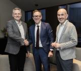 Carsten Sørensen, vd Caverion Danmark, Kim Robert Lisø, vd GK, och Lars Sjørring, regionchef för befintliga byggnader i GK Danmark. Foto: Mette Ovgaard