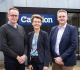 från vänster Klaus Kjeldsen (Caverion avdelningschef högspänning), Elsebeth Gunderlund (vd och ägare Gunderlund) och Carsten Sørensen (landchef Caverion Danmark) Foto: Caverion