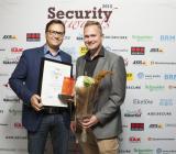 RCO:s Anders Claesson och Christian Lund tog emot priset för Årets Säkerhetsföretag vid Security Awards-galan på Cafe Opera i Stockholm, den 17 september. Foto: RCO