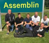 Från vänster: Ronny Säll, Tomas Morén, David Czuczor, Mattis Viklund, Emil Svedin och Magnus Holm (liggande) går från Caverion till Assemblin. Foto: Assemblin