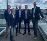 (fr v): Jonas Mårdell, CFO Assemblin, Mårten Eriksson, Paul Wretvall och John Wretvall, JW Rörservice, Andreas Aristiadis, vd Assemblin VS. Foto: Assemblin