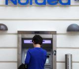 Uttag vid Nordea-bankomat. Foto: Colourbox
