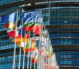Flaggor utanför Europaparlamentet i Strasbourg. Foto: Colourbox
