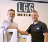 Fredrik Sturesson (t h) tar över LGG Inneklimats vd-skap från Gert Nimblad. Foto: LGG Inneklimat