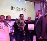 Lindsténs Elektriskas Johnny Petré tar emot EIO Guld-priset vid Elfack 2015. Foto: Rolf Gabrielson