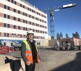 Instalcodottern APC:s vd Anders Lindén vid Universitetssjukhuset i Linköping. Foto: Instalco