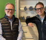 Jakob Ros, försäljningschef på Schneider Electric, och Joakim Bengtsson, vd på E3 Control. Foto: Schneider Electric