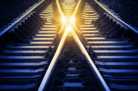 Mötande järnvägsspår. Foto: Colourbox Mötande järnvägsspår. Foto: Colourbox