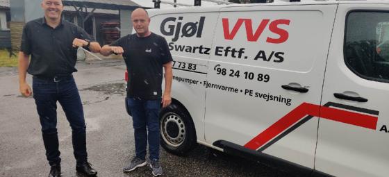 Claus Vinther (th) säljer nu sina tre företag till Bravida, företrätt av regionchefen Klaus Villefrance. Foto: Bravida. Claus Vinther (th) säljer nu sina tre företag till Bravida, företrätt av regionchefen Klaus Villefrance. Foto: Bravida.
