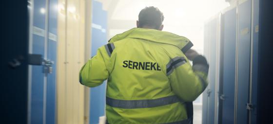 Ryggtavla på Sernekeanställd. Foto: Serneke Ryggtavla på Sernekeanställd. Foto: Serneke