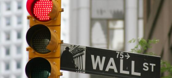 Rött ljus mot Wall Street. Foto: Colourbox Rött ljus mot Wall Street. Foto: Colourbox