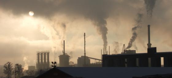 Industrianläggningar i vintermiljö. Foto: Colourbox