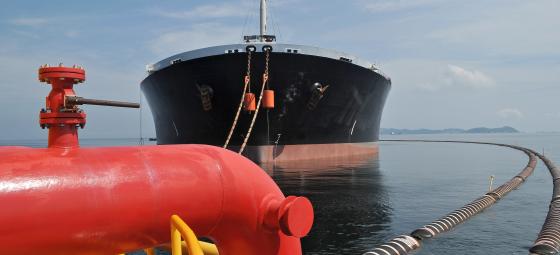 Lastning av oljetanker. Foto;: Colourbox