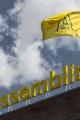 Assemblins flagga och skylt på huvudkontoret i Stockholm. Foto: Assemblin