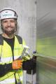 Instalcos och OTK Klimatinstallationers ventilationsmontör Thomas Grigoriadis i arbete vid storprojektet The Brick i södra Stockholm, det projekt där Ericssons tidigare kontor mitt emot konkurrenten Bravidas huvudkontor görs om till bostäder. Foto: Instalco Instalcos och OTK Klimatinstallationers ventilationsmontör Thomas Grigoriadis i arbete vid storprojektet The Brick i södra Stockholm, det projekt där Ericssons tidigare kontor mitt emot konkurrenten Bravidas huvudkontor görs om till bostäder. Foto: Instalco