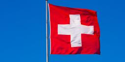 Schweiziska flaggan. Foto: Colourbox