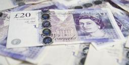 Brittiska 20-pundssedlar. Foto: Colourbox