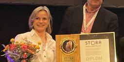 Camfils marknadschef Emmy Koivisto och Stora inneklimatprisets juryordförande Lars Ekberg. Foto: Camfil Camfils marknadschef Emmy Koivisto och Stora inneklimatprisets juryordförande Lars Ekberg. Foto: Camfil